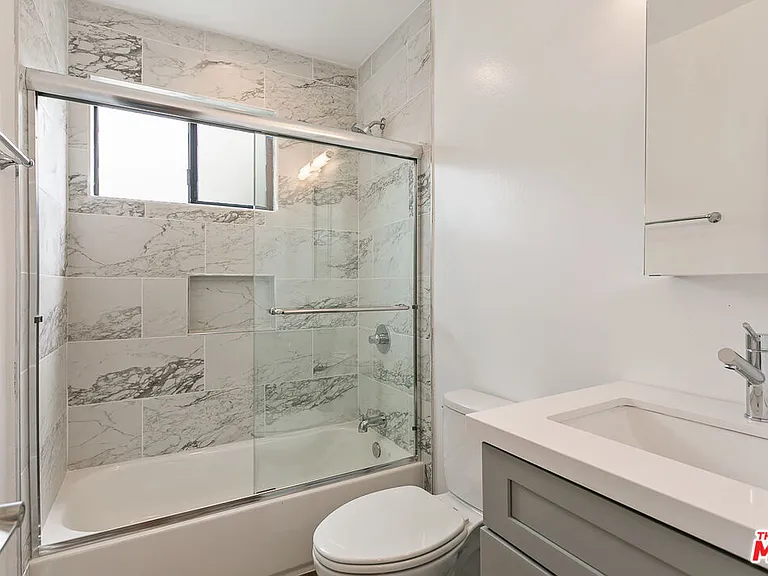 2401 S Sycamore Ave #6 — Photo 9