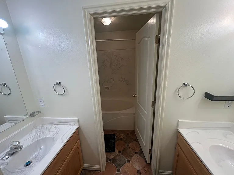 278 E 300 N — Photo 12