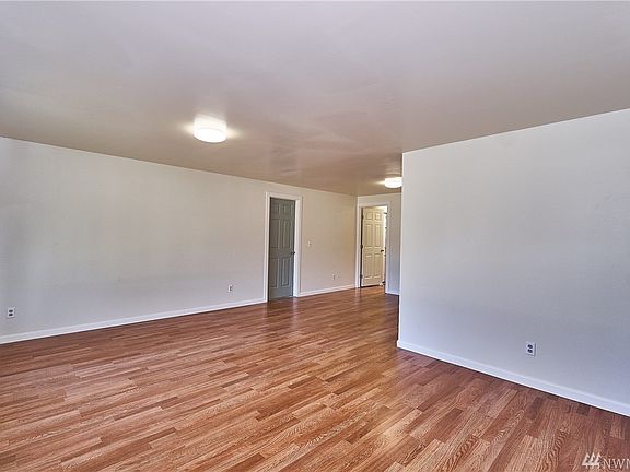 5th image of 4502 123rd Pl NE
