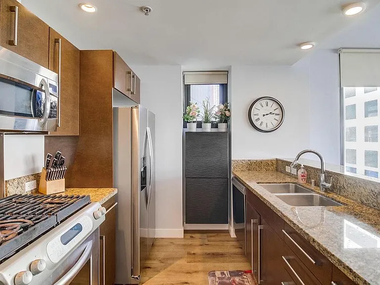 350 11th Ave #623 — Photo 5