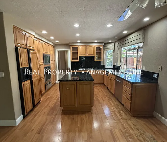 3010 Boardwalk St — Photo 11