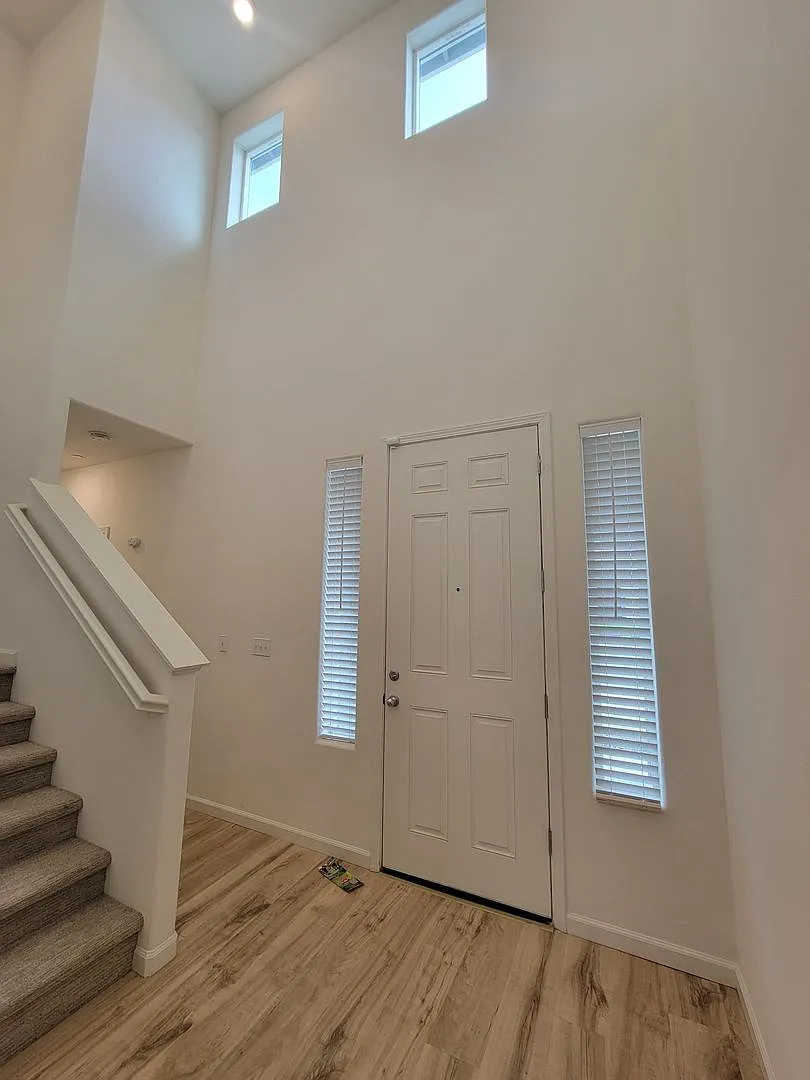 5 bedroom 3 bathroom home in gated community! — Photo 3