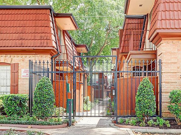 WATER, SEWER, TRASH AND ELECTRICITY ARE ALL INCLUDED IN THE MONTHLY HOA!