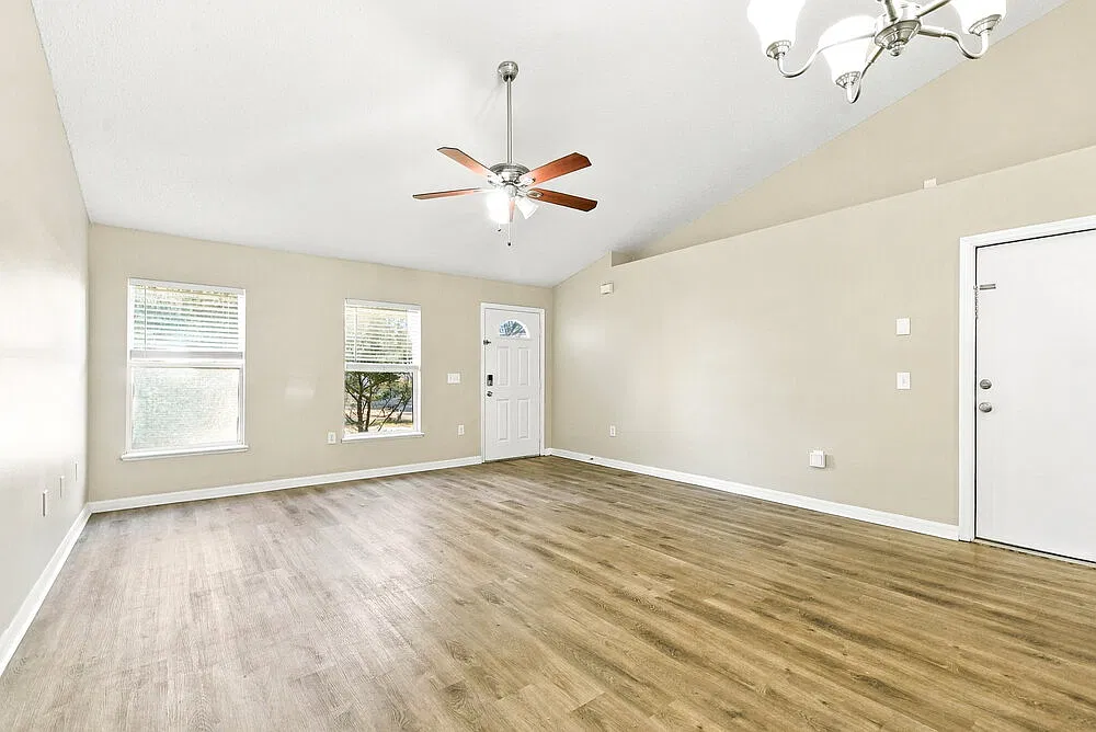 3 bed, 2.0 bath, 1976 sqft, $2,330 — Photo 3