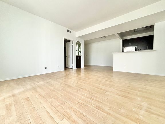 4th image of 884 Palm Ave #103A