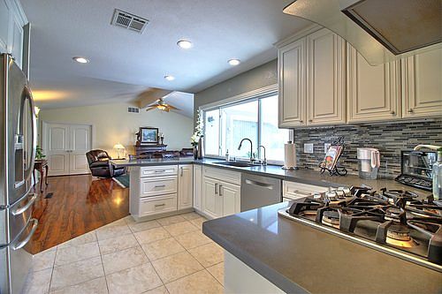 2nd image of 377 Chateau La Salle Dr