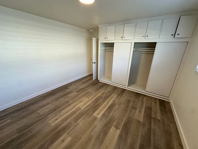 111 N La Cumbre Rd #15 — Photo 2
