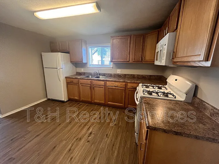 609 S Crystal St — Photo 5