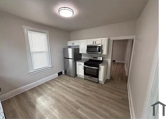 4 bed, $2,300 — Photo 2