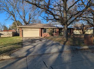 1425 E Downing Street, Springfield, MO 65804