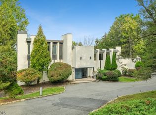 8 Vanderbilt Dr, Livingston, NJ 07039