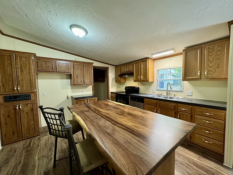 229 Bateman Ln — Photo 6