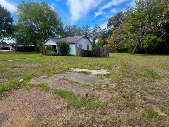 303 N White Oak Rd, White Oak, TX 75693