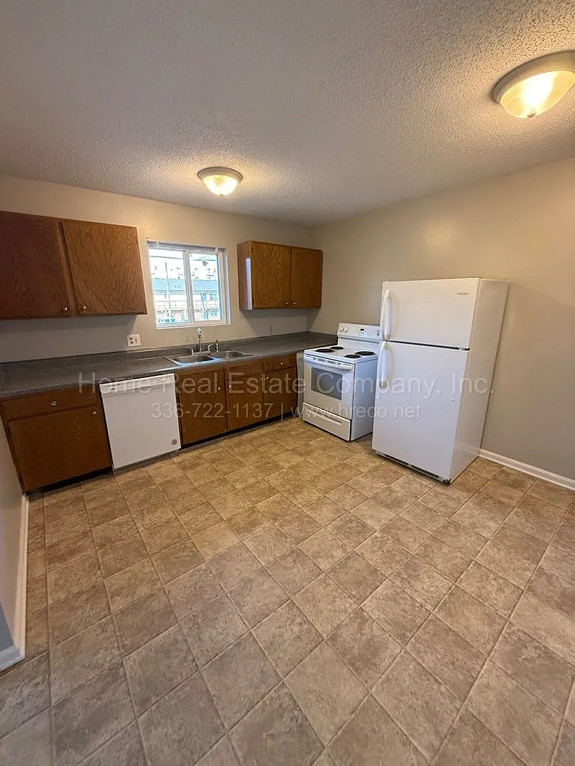 Courtyard Apartments | 1004 Salisbury Street Apt 4-B — Photo 3