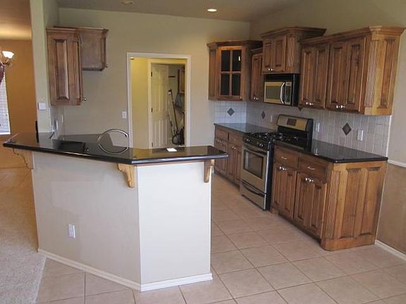 4th image of 2620 SE 5th St
