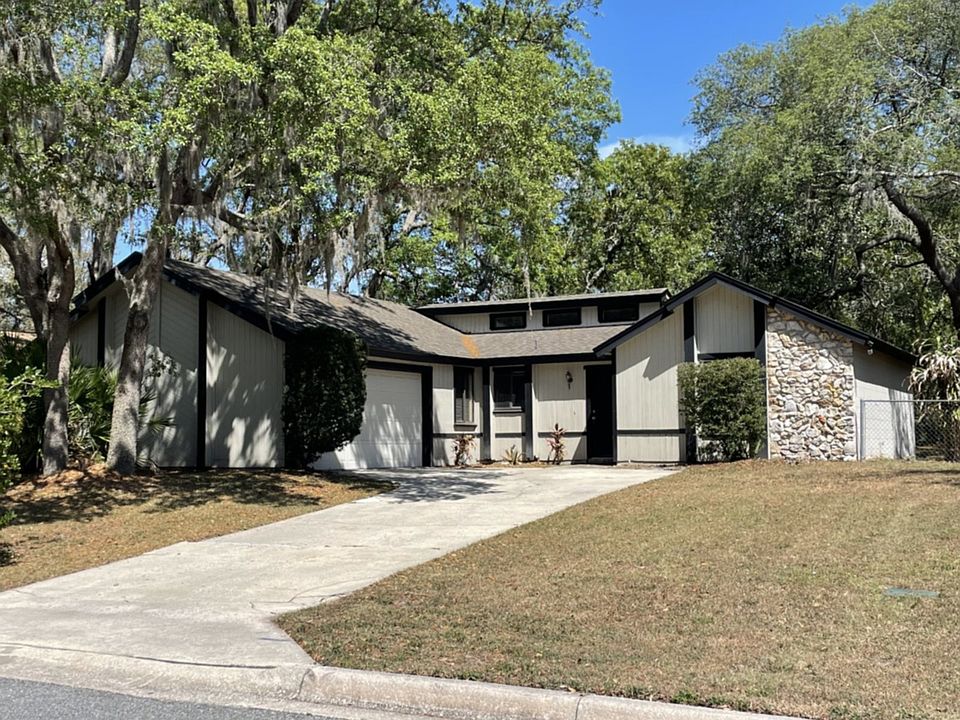 1st image of 303 Hidden Lake Dr