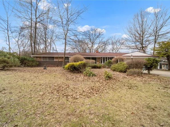 2270 Newbury Dr, East Cleveland, OH 44112