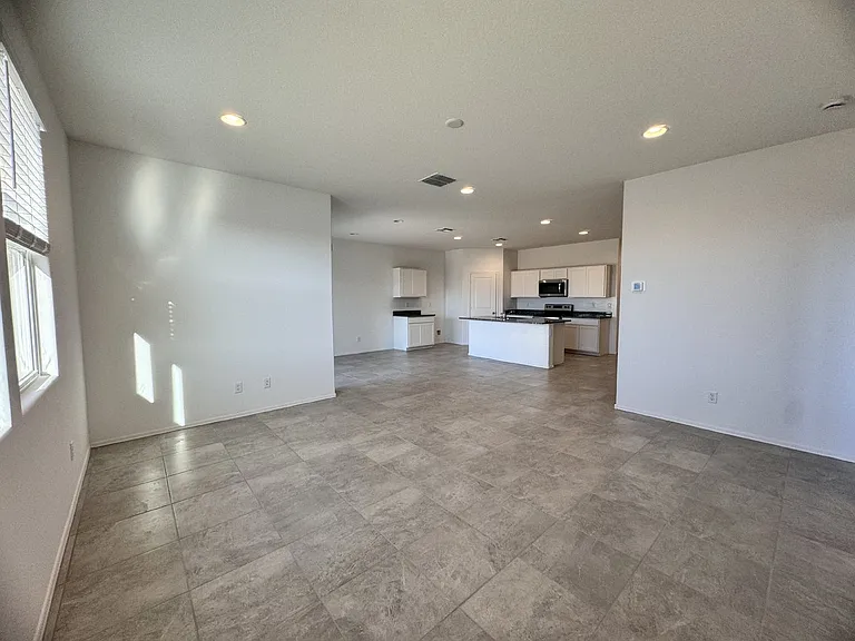 1137 W Chimes Tower Dr — Photo 32