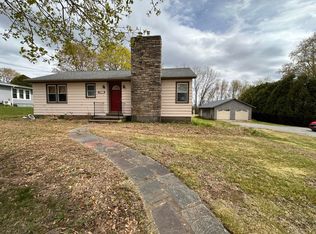 677 Prospect St, Champlain, NY 12919