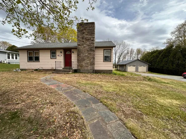 677 Prospect St, Champlain, NY 12919