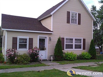 1st image of 213 E Oak St