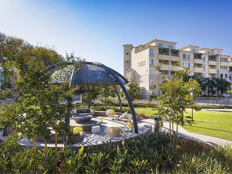 360 Luxury Apartments — Photo 13
