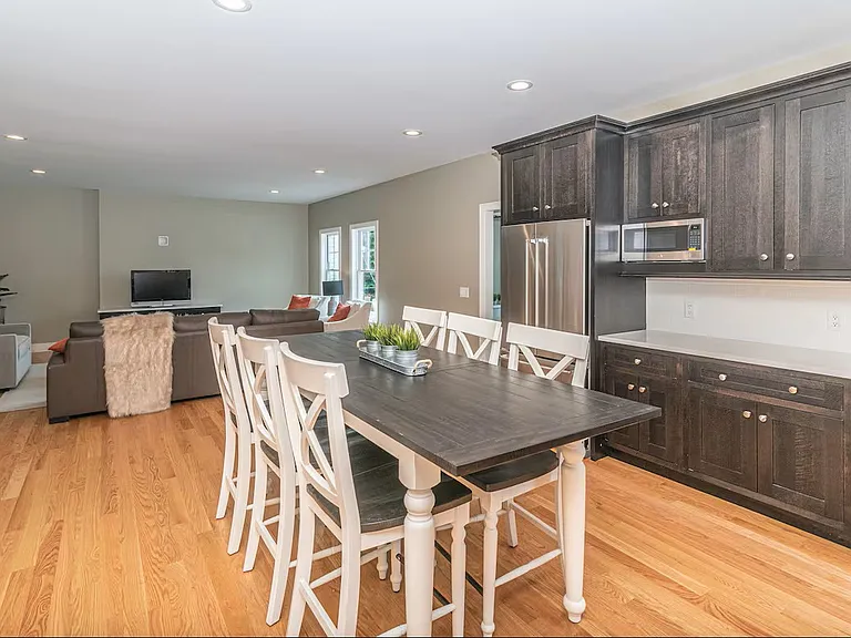 804 Henry St — Photo 11