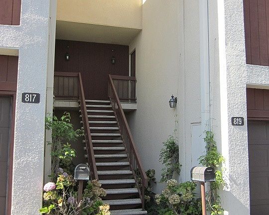 4th image of 819 Temple Ter