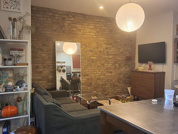 5th image of 758 Willoughby Ave APT 1