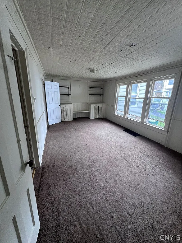 1 bed, 1.0 bath, 2398 sqft, $975 — Photo 4