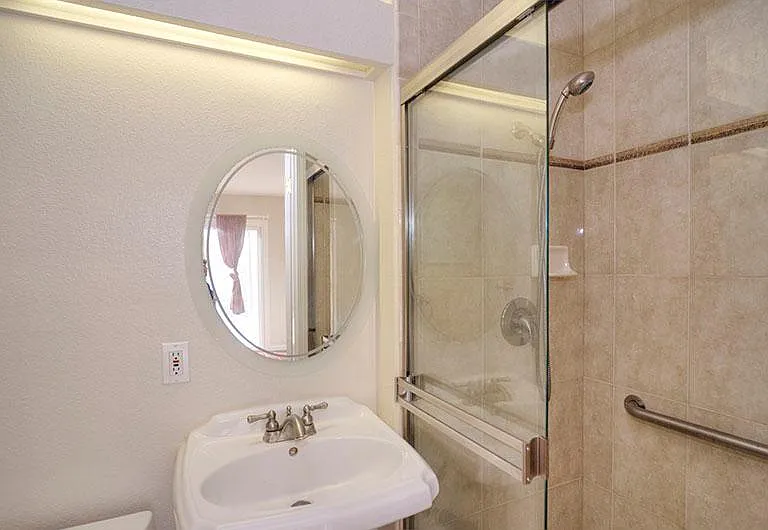 Bathroom 2: Located in Room 4