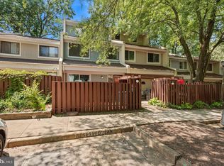 2370 Southgate Sq, Reston, VA 20191