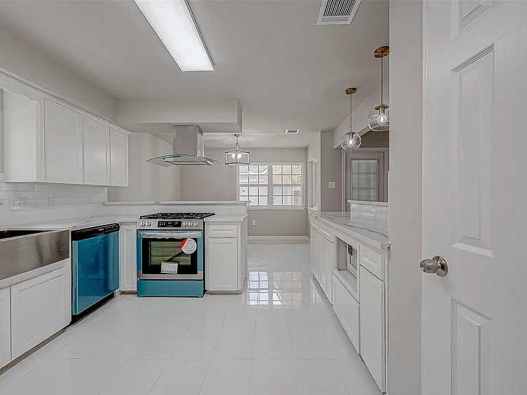 5622 Valkeith Dr — Photo 13