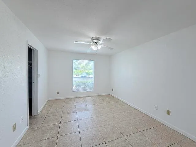 899 W Riverside Dr #611 — Photo 16