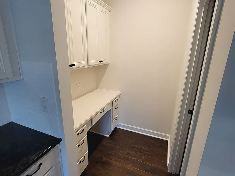 4637 Collingham Dr — Photo 11