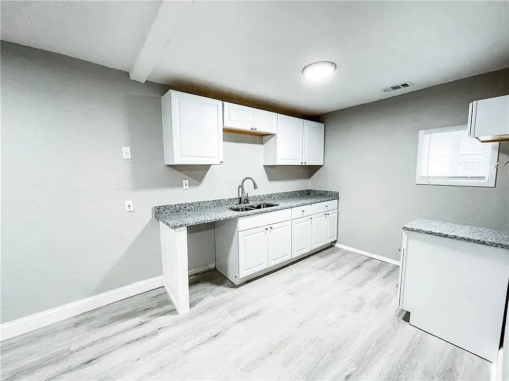 3 bed, 1.0 bath, 1304 sqft, $1,150 — Photo 4