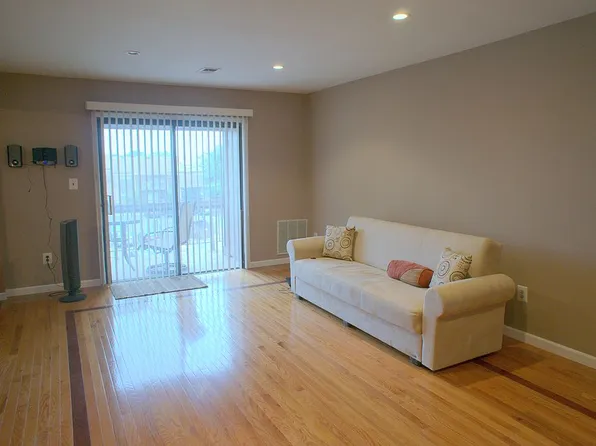 329 Sharon Ct, Woodbridge, NJ 07095