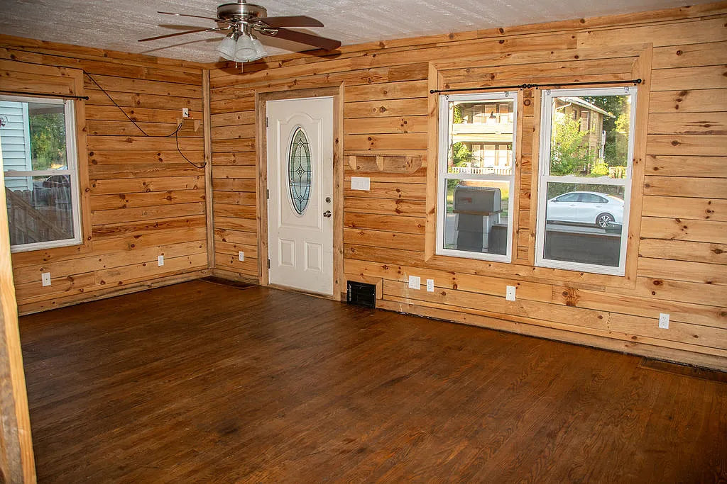 4 bed, 1584 sqft, $1,300 — Photo 2