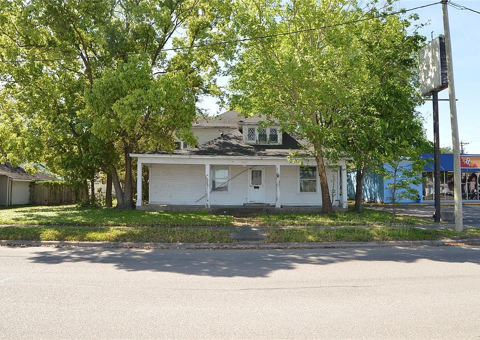 1st image of 409 W Sealy St