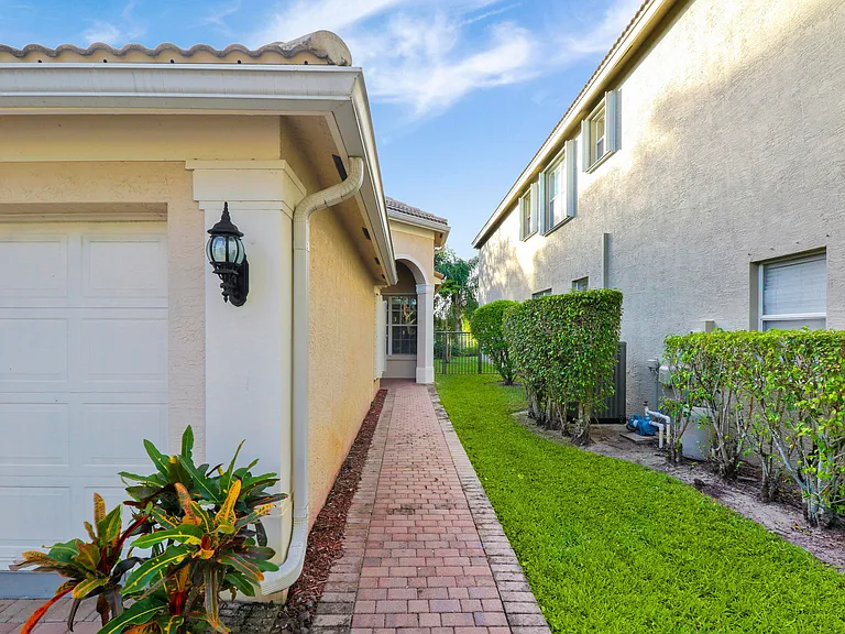 11351 Majestic Acres Ter — Photo 36