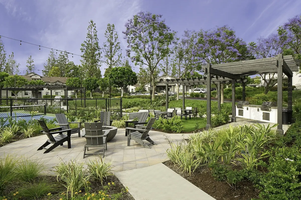 Building Photo - The Arbors