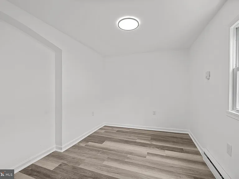 310 Elizabeth St — Photo 5