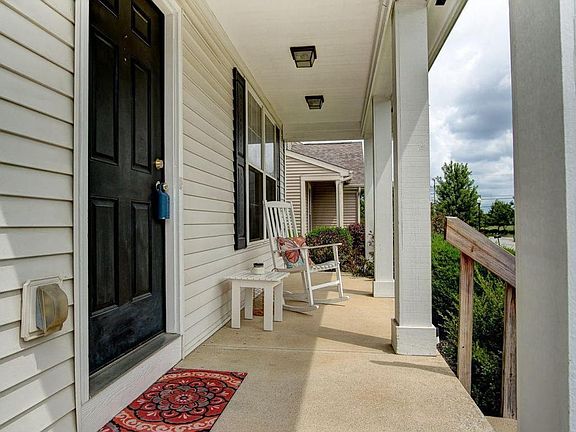 3rd image of 744 Sanville Dr