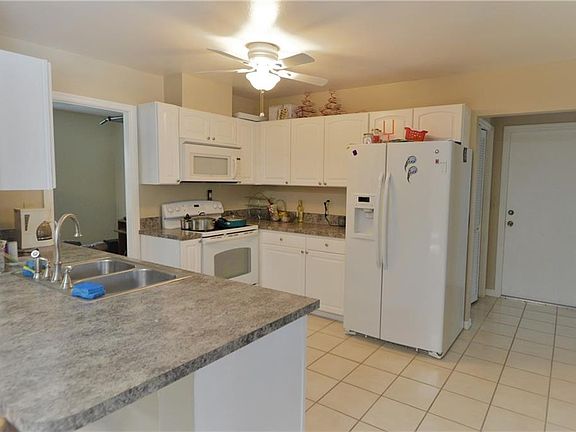 5th image of 1598 Starfish St