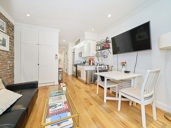 4th image of 319 E 78th St APT 3a