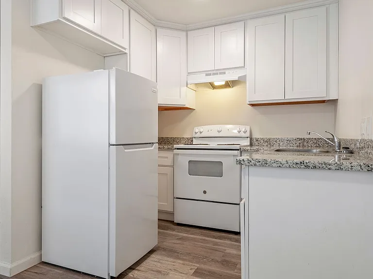S. 9TH 67 — Photo 8
