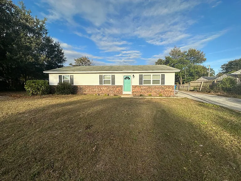 318 Wallington Rd — Photo 15