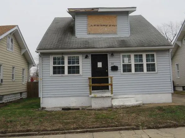 319 N 2nd St, Wood River, IL 62095