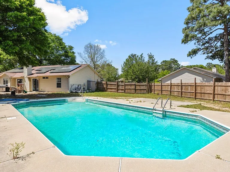 425 Whirlaway Ct — Photo 32