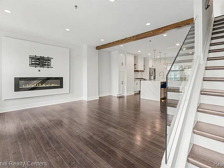 20304 Boardwalk Blvd — Photo 13